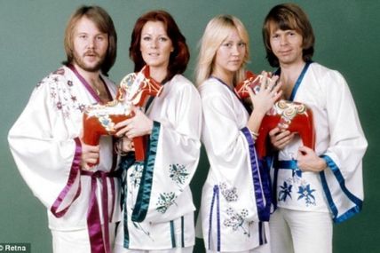 29th Nov 1980, ABBA scored their ninth and last UK No.1 single with 'Super Trouper', the group's 25th Top 40 hit in the UK. The name "Super Trouper" referred to the gigantic spotlights used in stadium concerts.