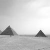 “Les pyramides sont des bâtiments très anciens, mais non primitifs” (Auguste de Couffon - XIXe s.)