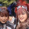 Cosplay du dimanche à Harajuku: l'aviateur et la fille à plumes