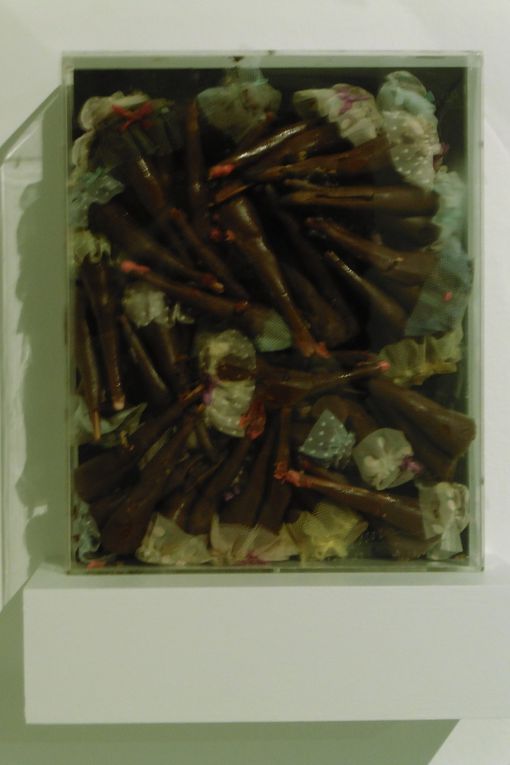 Arman "Candy" (1970), "Plan of obsolescence" (1963), César "Compression carton" (1975), Claude Gilli "Ex voto", "Ex voto à la biche" (1962)