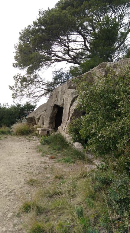 Lamanon, Site archéologique, habitats préhistoriques et médiévaux