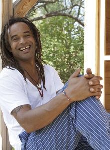 Yannick Noah, écoute ta nature avec Bourjois : aux gels douche citoyens !