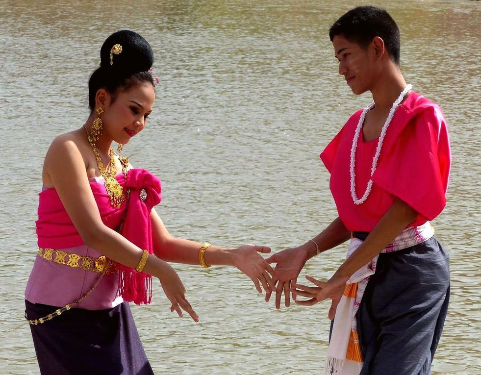 Visages de Thailande (13) - Danses traditionnelles au Phimai Festival (3)