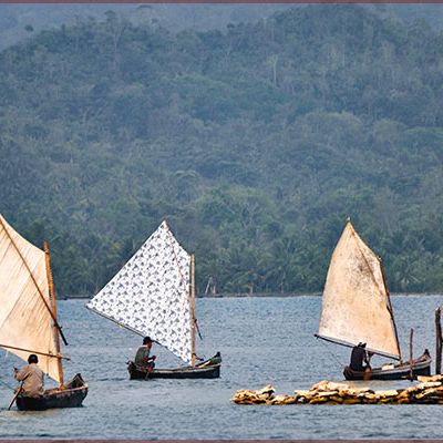 Mille et une photos du Panama, les petites voiles bigarrées des pirogues kunas