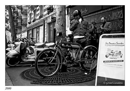 quelques superbes photos de notre photographe pr&eacute;f&eacute;r&eacute; Gerard Lavalette &quot;le pi&eacute;ton de charonne&quot;,et d'autres incontournables de la boutique!!!! mais aussi le concours d'&eacute;l&eacute;gance organis&eacute; par les ann&eacute;es scooter,et quelques participations &agrave; des &eacute;venements!!