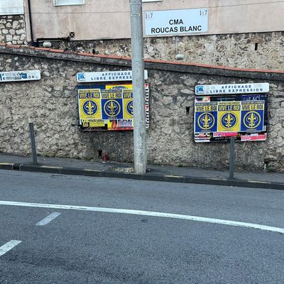 Retour d’affiches royalistes à Marseille. Ici dans le quartier très marseillais du Roucas Blanc.