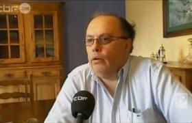 Un médecin envoie sa copine "jouer au docteur" - video