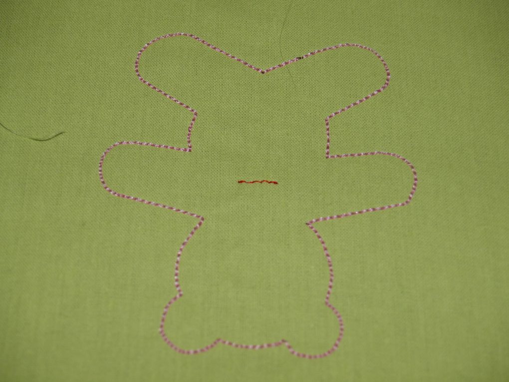 en images, la conception des petits nounours sur l'abat jour en tissu