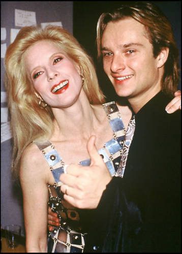 David Hallyday, de son vrai nom David Smet, est un chanteur  et auteur compositeur français, fils de Sylvie Vartan et de Johnny Hallyday, né le 14 août 1966 à Boulogne-Billancourt.