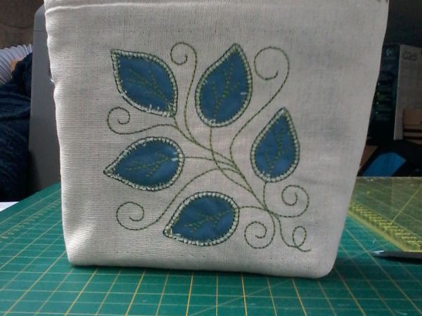 Pochette avec le kit cutwork pfaff