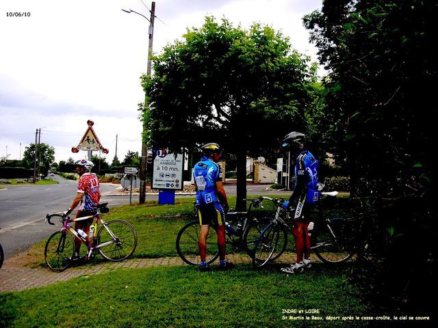 Dimanche 6 juin, sous le soleil, Jean Paul et Christian enfourchent leur bécane. Ils quittent leurs pénates méridionaux pour rallier Montbizot dans la Sarthe, à plus de huit cents kilomètres de St Georges d’Orques. 810 Km du 6 au 11 juin 2010