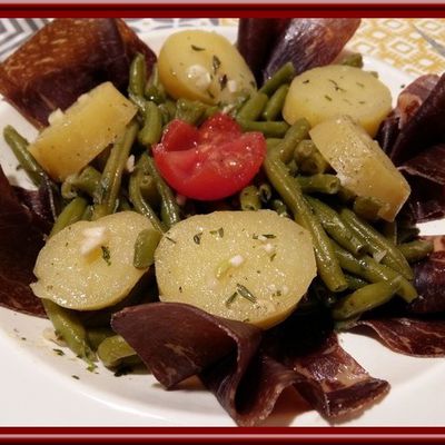 Salade de haricots verts à la viande de grison