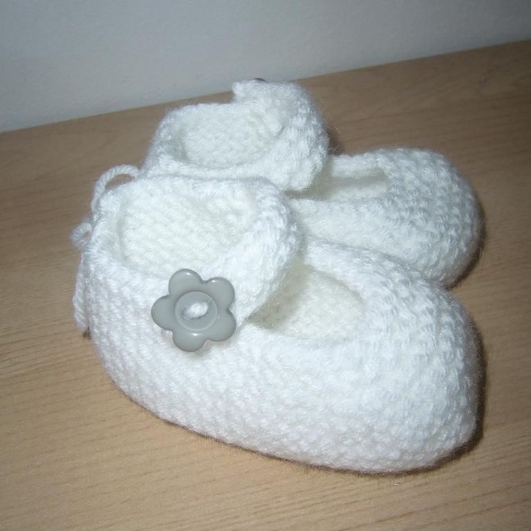 Bonnet et chaussons roses