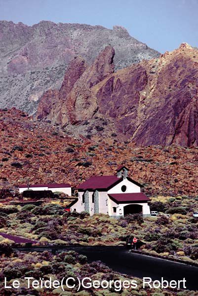 Le Teïde (3718m) sur l'ïle de Ténérife aux Canaries est le plus haut sommet d'Espagne. Son ascension offre un point de vue sur des paysages époustouflants.. A vos baskets !