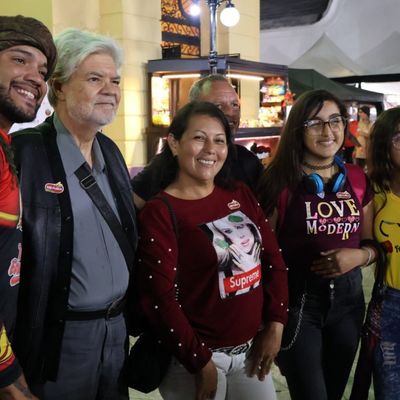 Público asistente disfrutó de música en vivo y actividades nocturnas durante el 3er Festival de Cine Valencia 2025