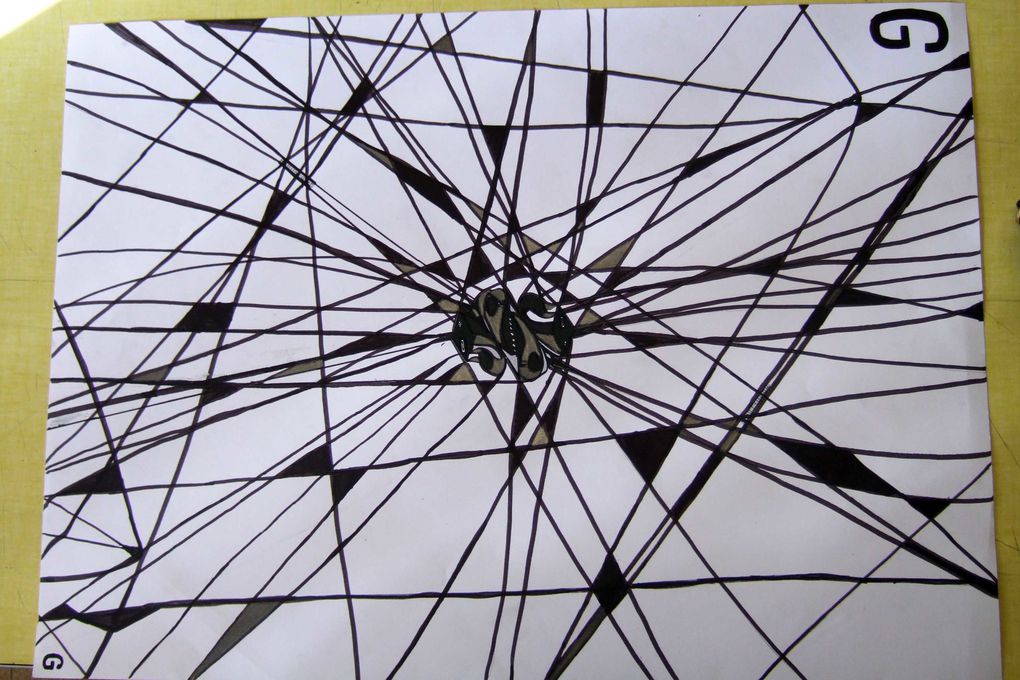 Techniques mixtes : graphisme. "Dans un espace en lignes, intégrer une carte du jeu surréaliste marseillais". Format 50/70 cm.