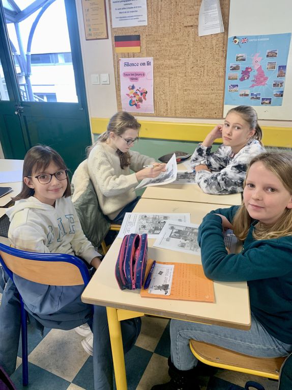 Après un temps d'accueil et de présentation avec le principal du collège, Monsieur Israel et la CPE Madame Jégou, les élèves ont été répartis en demi-groupes dans deux classes.