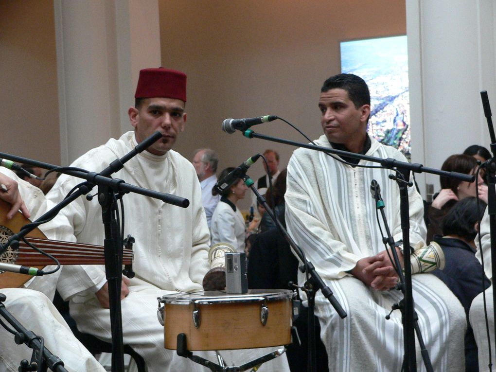 sanaa marahati - souvenir de Bruxelles - 11-12 avril 2009
Daarkom festival

Sanaa Marahati (en arabe: سناء مرحتي) est une jeune et brillante interprète de malhoun marocaine, vivant et travaillant à Casablanca. 
[modifier]
Biographie e