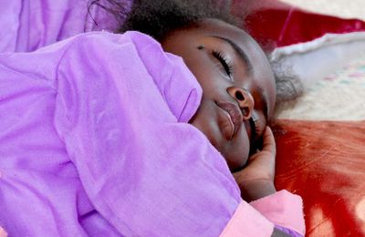 MADAGASCAR 43 : la sieste des petits d'Antsobolo