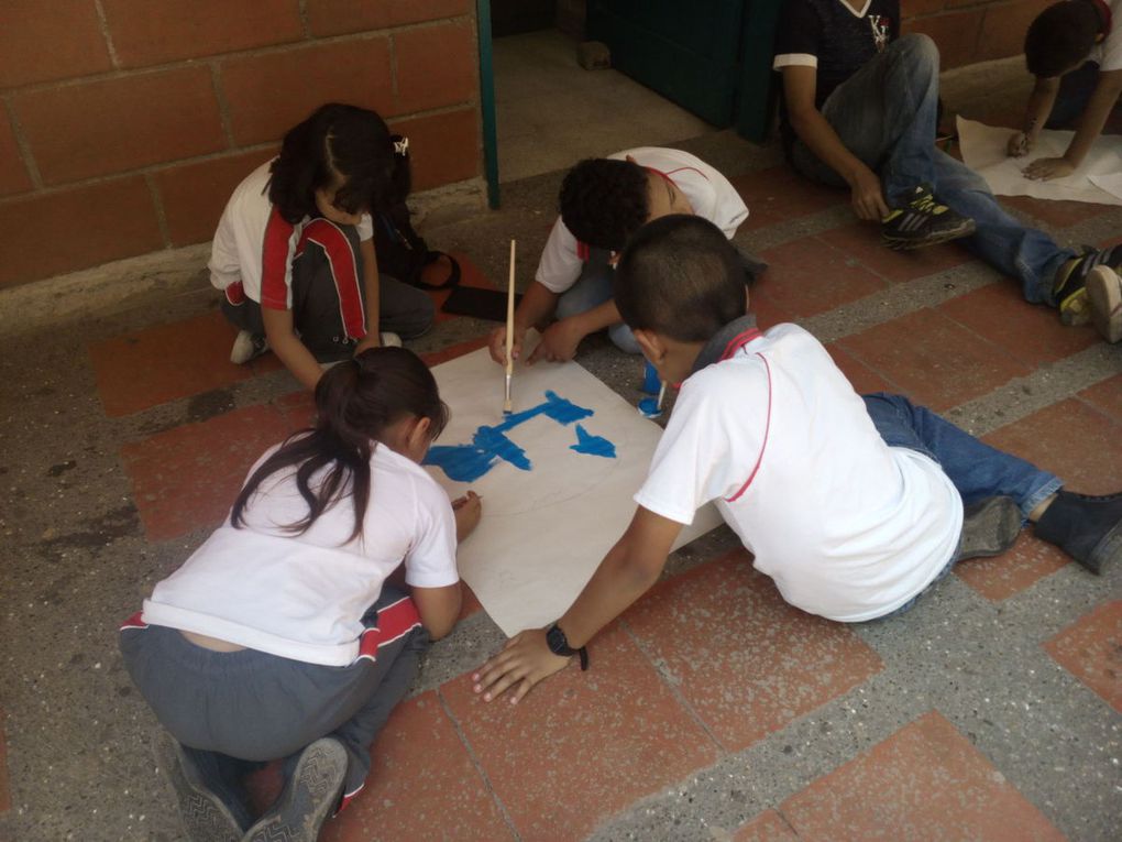 Aqui se evidencias la participación activa de los estudiantes.Los resultados fueron excelentes, hubo participación de padres de familia, del director del par que educativo, y los estudiantes mayores se apersonaron de su papel de padrinos. Además hubo mucha responsabilidad en la traida de las ramas y sus socialización. Todas estas actividades se han dado en diferentes espacios de la Institución y el parque educativo 