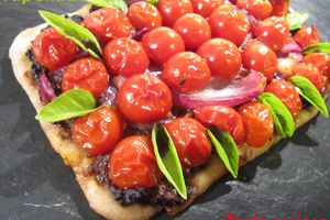 TARTE TOMATES CERISE TAPENADE BASILIC