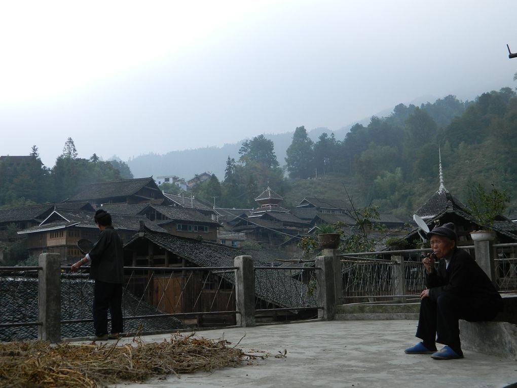 Quand on est basé à Zhaoxing, une longue marche dans les montagnes et les villages environnants s'imposent, notamment en direction de Tang'An. Paysages et rencontres insolites au programme.