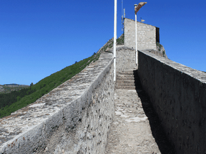 Céreste, Saint-Paul et Saint-Michel l'Observatoire, La citadelle de Sisteron, le paon de Forcalquier.