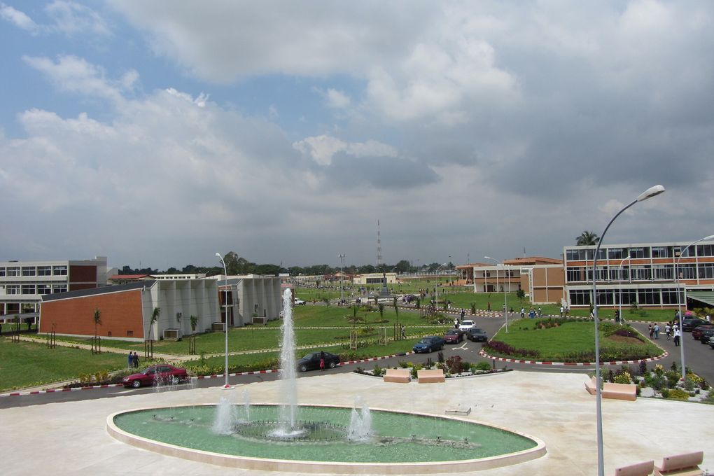Imágenes del Campus de la Universidad Félix Houphouët-Boigny de Abidjan.- El Muni.