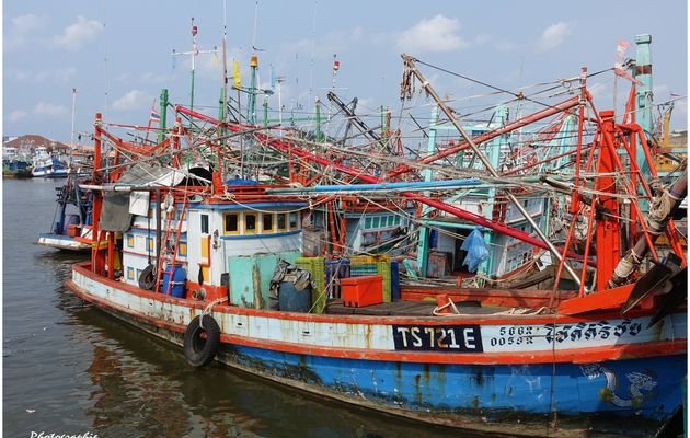 Un port de pêche typiquement thaï, Rayong.