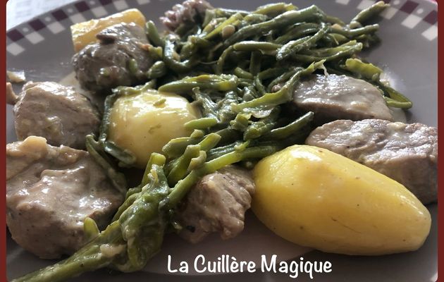 Filet mignon sauce roquefort, pommes de terre fondantes et haricots verts