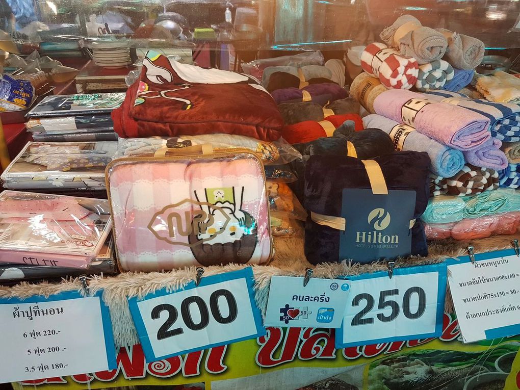 En vente sur les trottoirs de Thailande...