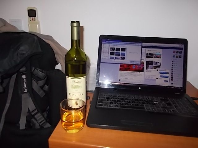 premières photos de Montenegro,  Budva et alentours ....vins cépage : vranac en rouge,, krstrac en blanc..!!!cépages locaux.....les autres ..cabernet, merlot, riesling, chardonnay......bon anniv Kaisa and Doina......