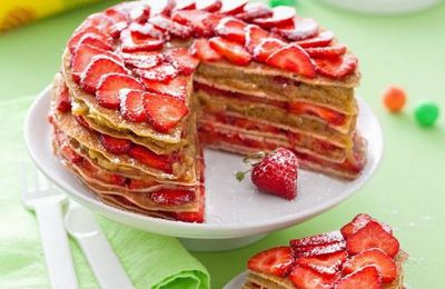 Gâteau de crêpes fraises-rhubarbe