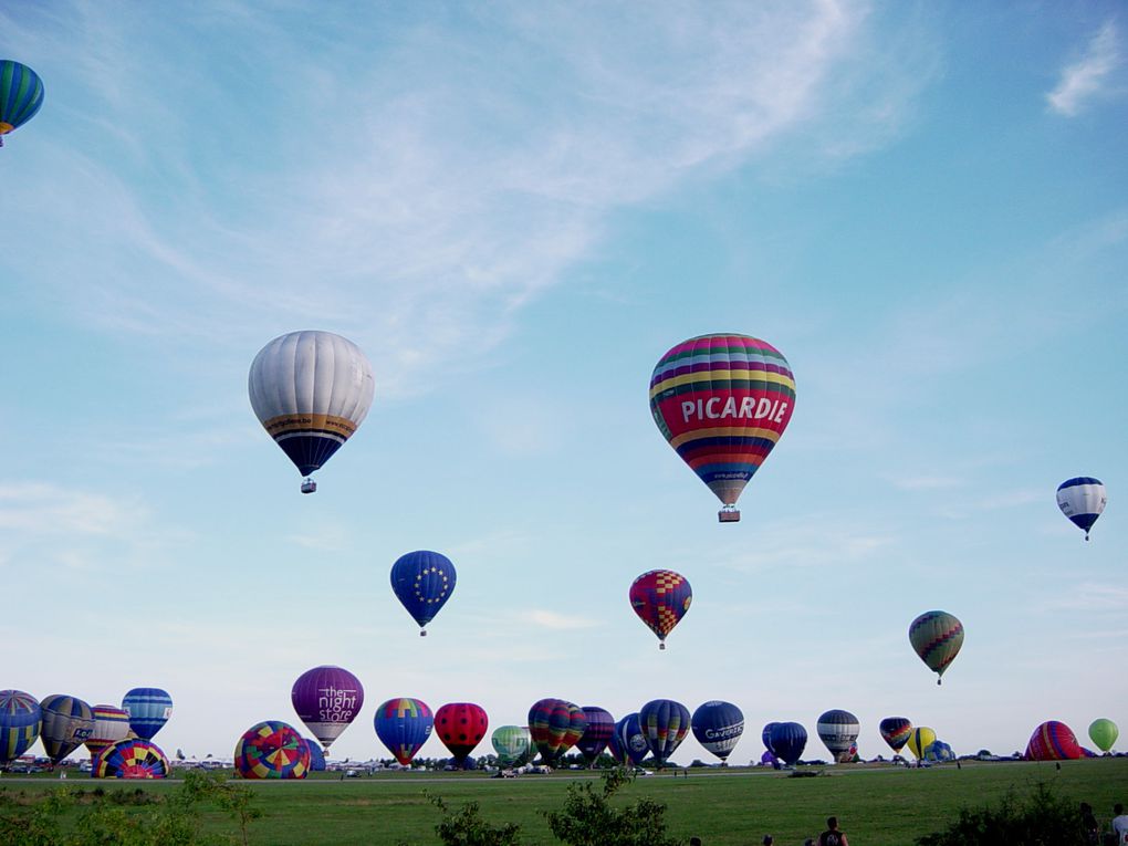 La 11ème édition du MONDIAL AIR BALLONS (montgolfières) s'et déroulée sur Chambley Air Base (Meurthe et Moselle) du vendredi 24 juillet au dimanche 2 août 2009. Cette manifestation, créée en 1989 à l'occasion du Bicentenaire de la Révolutio