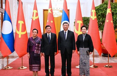 Xi Jinping s'entretient avec le président laotien