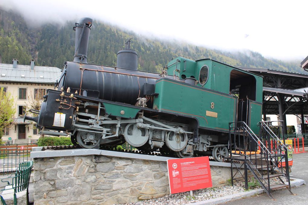 Chamonix et la gare Montenvers. Le départ de la  visite de la mer de glace. 