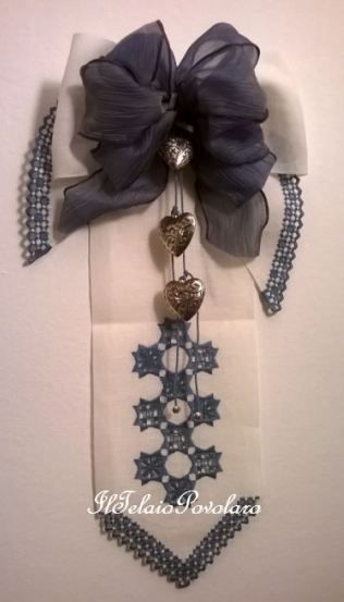 Bordo in lino e hardanger per il fuori porta da regalare