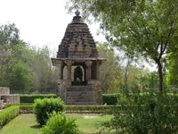 Les temples de loin... (les photos sont coupées, n'hésitez pas à cliquer dessus pour les avoir en entier)