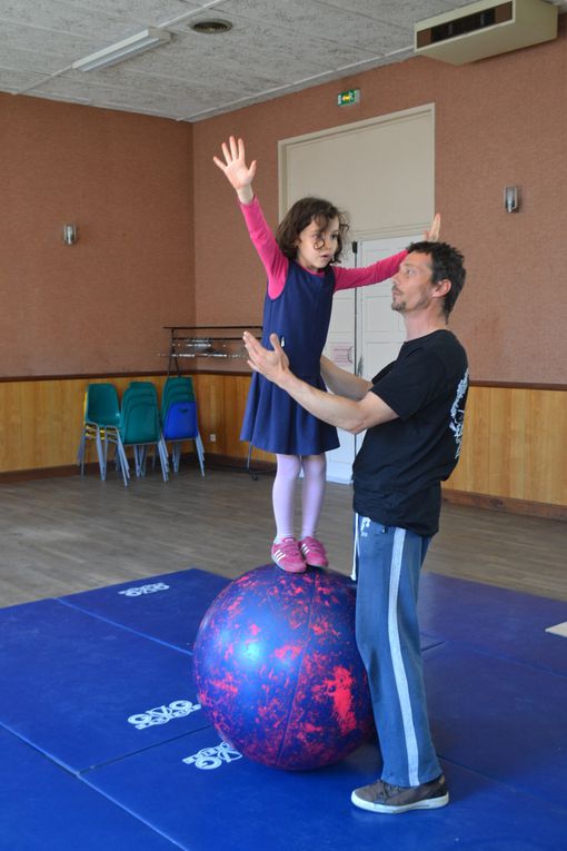 C'est le cirque à l'école de Cruzilles...