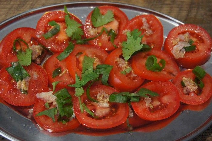 Salade de tomate avec vinaigrette maison au gingembre