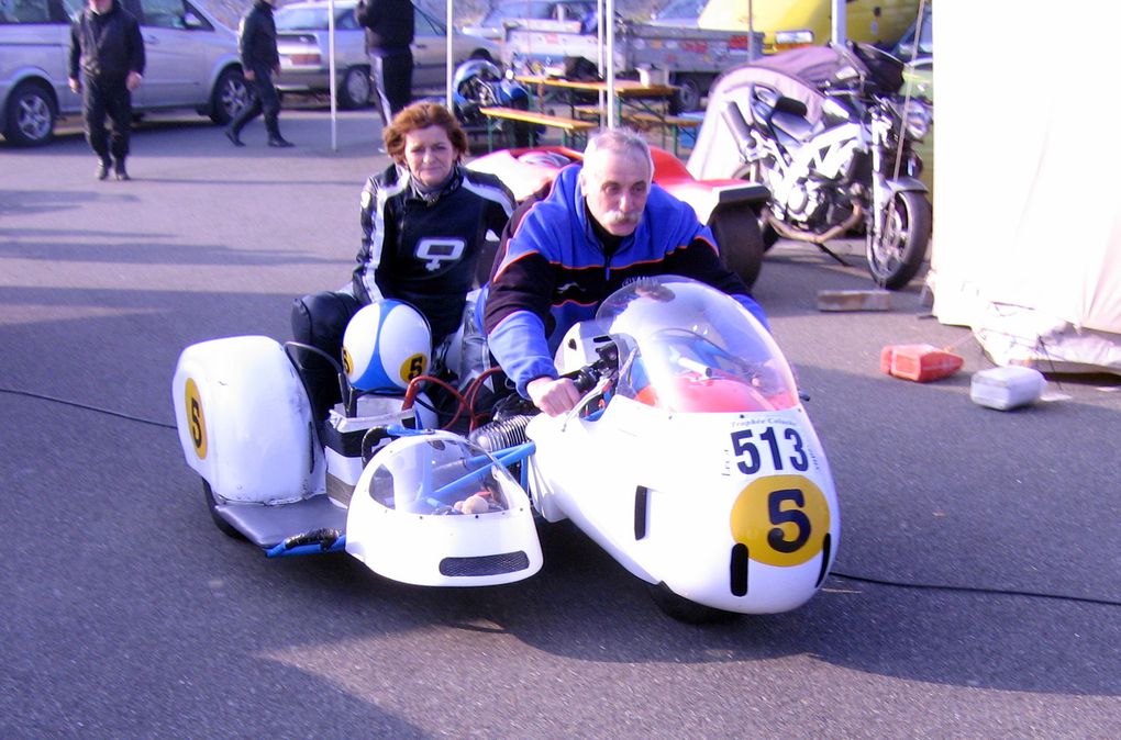 TROPHEE-COLUCHE-2011-5/6 mars 2011 à CAROLE
Démonstrations motos et sides de course anciens au profit des restos du cœur