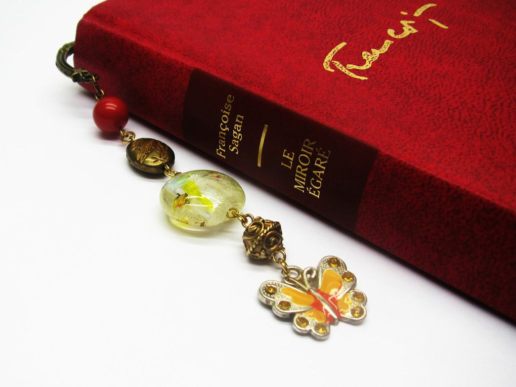 Marque-page bijou en métal bronze breloque papillon et perles