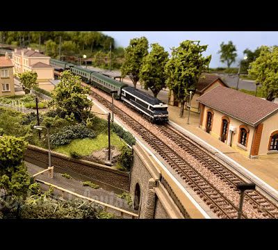 Réseau de trains miniatures de la SNCF "la gare de L’Arbresle"  à l’échelle N