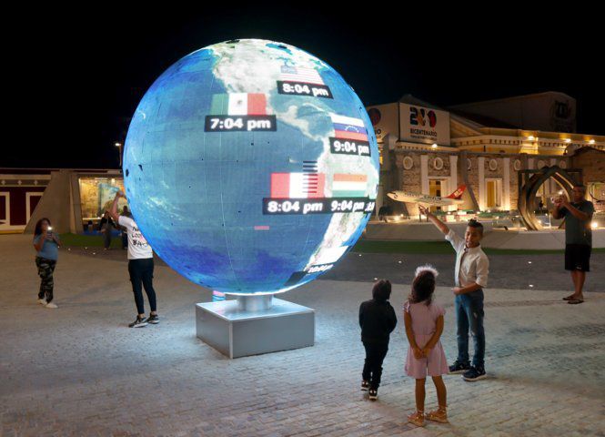 Pobladores y turistas recibieron el año 2024 desde la Plaza Bolívar del Centro Histórico de Puerto Cabello