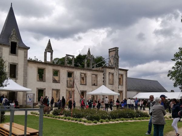 C'est dans ce cadre verdoyant que les exposants présenteront toute une panoplie de fleurs et de plantes destinée à orner ... les jardins.