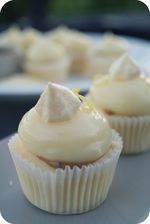 Cupcakes citron praliné, merci Pierre Hermé! (+la version macaron médélice familial!!)