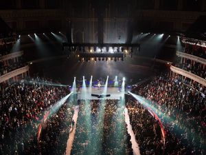 plus de 100 enceintes RCF TT+ ont étè installées pour un concert de deux soirées au Royal Albert Hall de Londres.