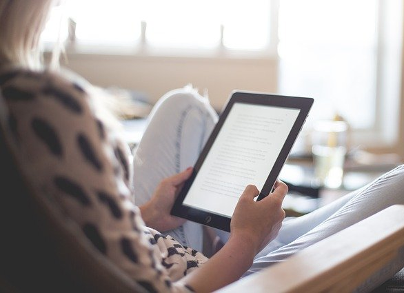 Lire à l'ère du numérique : livre papier, ou liseuse? - Picou Bulle - Blog  de maman décomplexé et bienveillant, Lyon