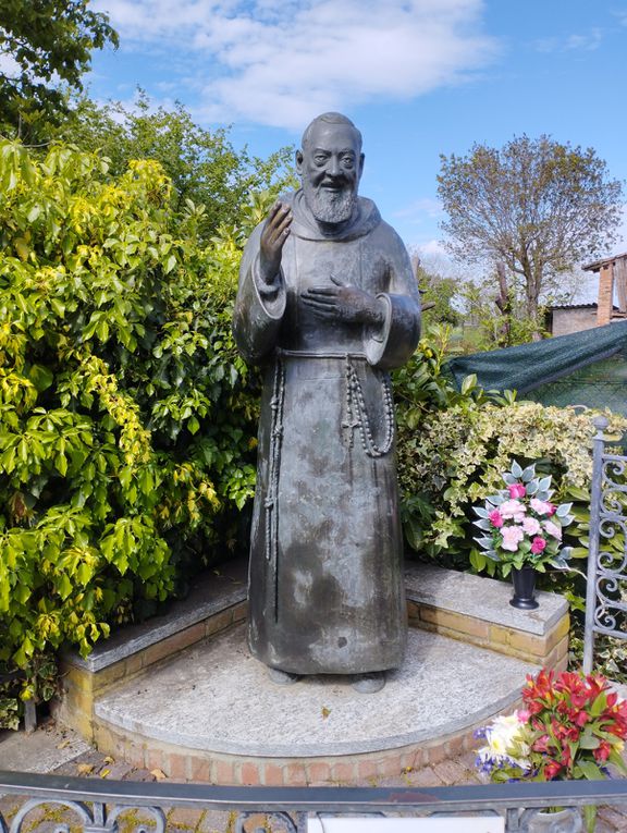 Saint Padre Pio, ami et confesseur et DIRECTEUR SPIRITUEL  de Mamma Rosa