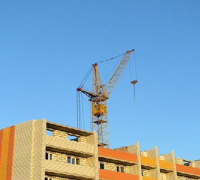 Después de que su hermano fuera aplastado por una tonelada de barras de acero que ha caído desde lo alto...